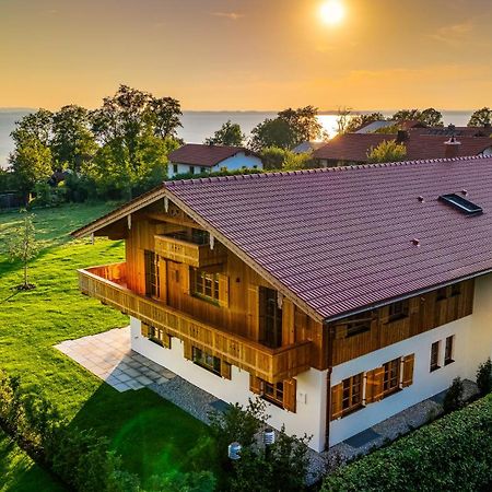 Graf Chiemo Suites - Direkt Am Chiemsee Mit Separatem Seezugang 切明 外观 照片