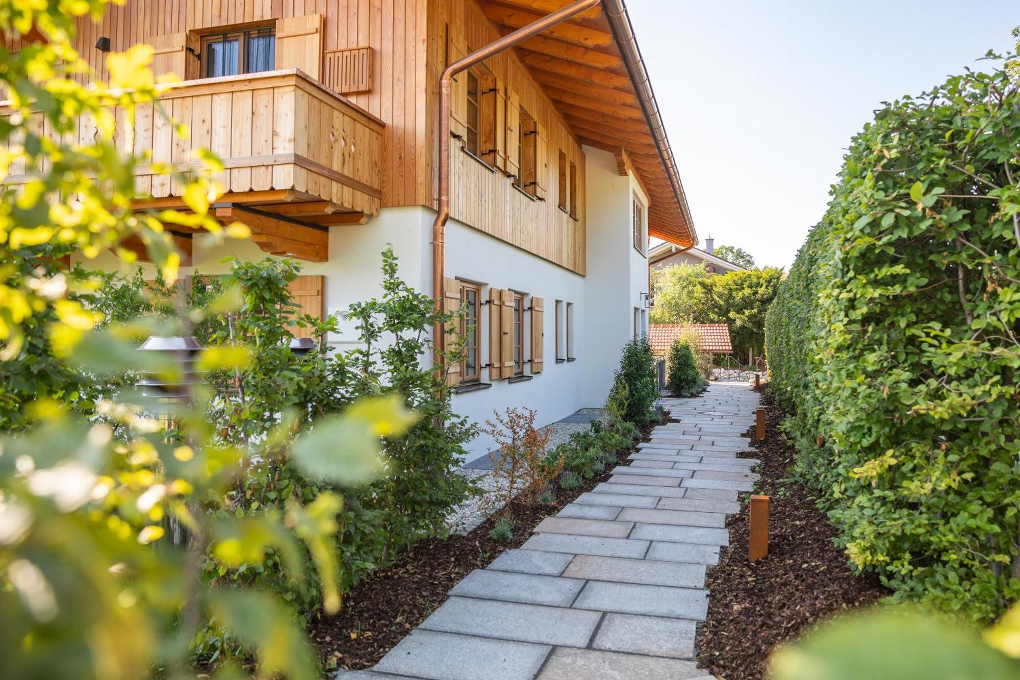 Graf Chiemo Suites - Direkt Am Chiemsee Mit Separatem Seezugang 切明 外观 照片